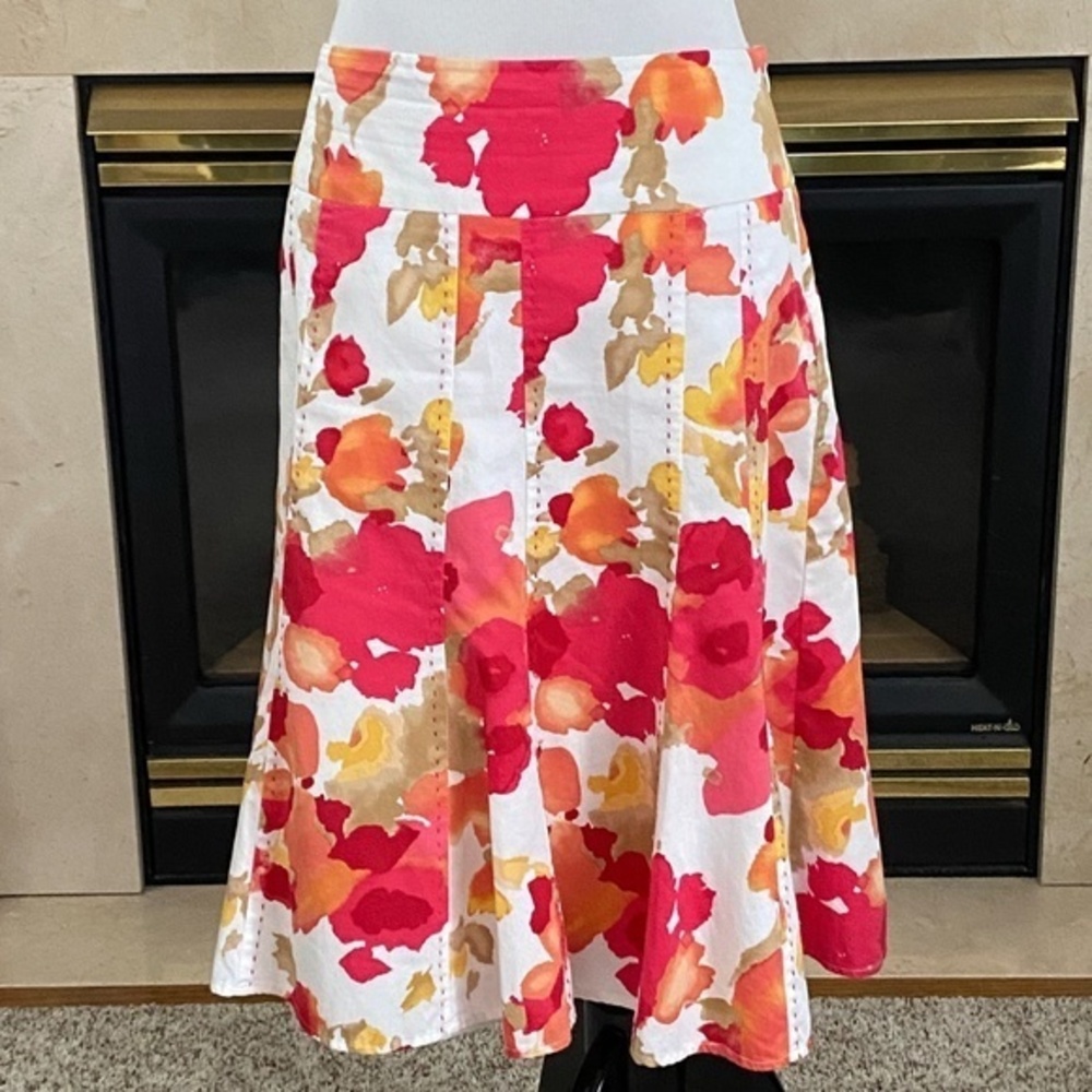 Covington Floral Skirt Size: 10